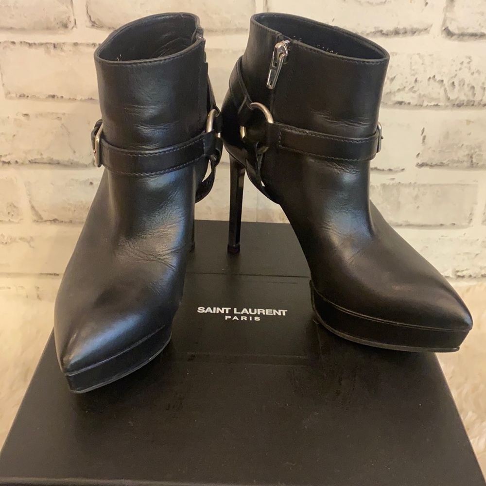 In great condition ysl platform ankle boots !